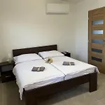 - Apartmán *